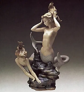 Lladro - Mermaids Playing