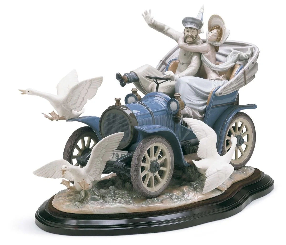 CAR IN TROUBLE by Lladro — Porcelain Figurine