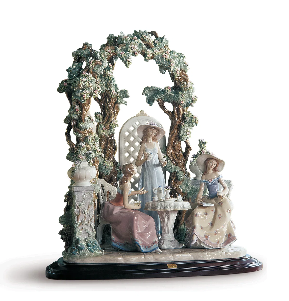 Tea in The Garden by Lladro — Porcelain Figurine