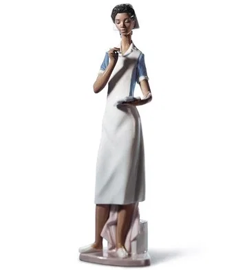 MAKING ROUNDS by Lladro