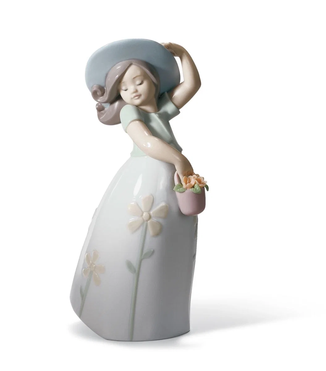 LITTLE DAISY by Lladro — Porcelain Figurine