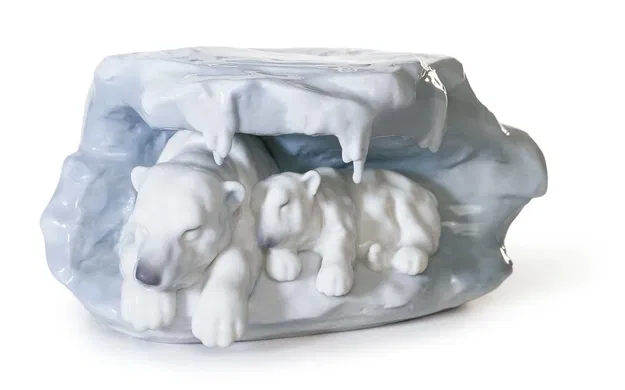 Lladro - A Snowy Sanctuary