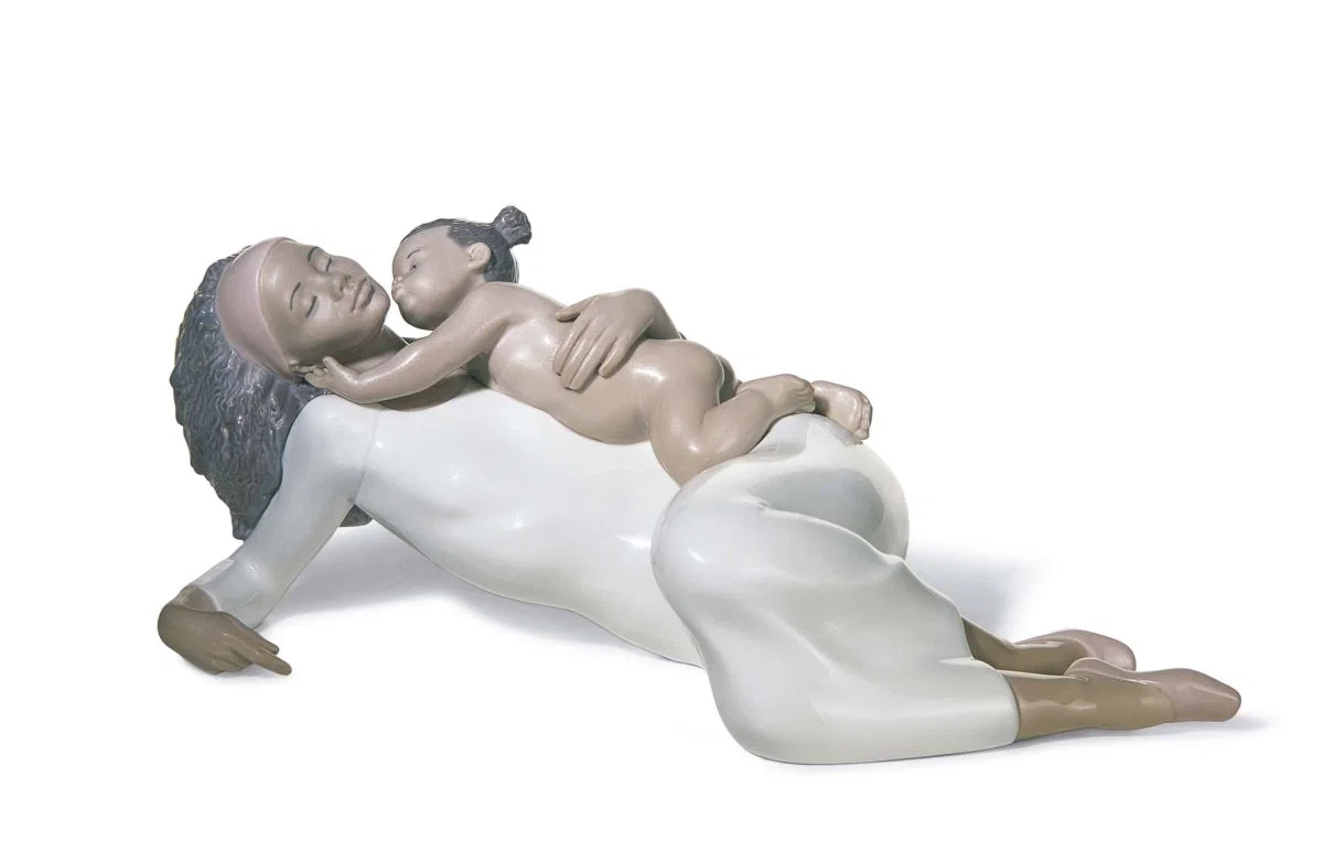 KISSES FOR MOMMY by Lladro Black Legacy — Porcelain Figurine