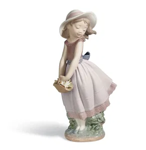 Lladro - PRETTY INNOCENCE