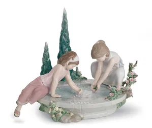 Lladro - PETALS IN THE POND