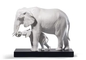 Lladro-LEADING THE WAY