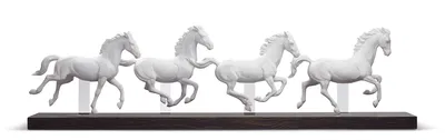 Lladro - GALLOPING HERD