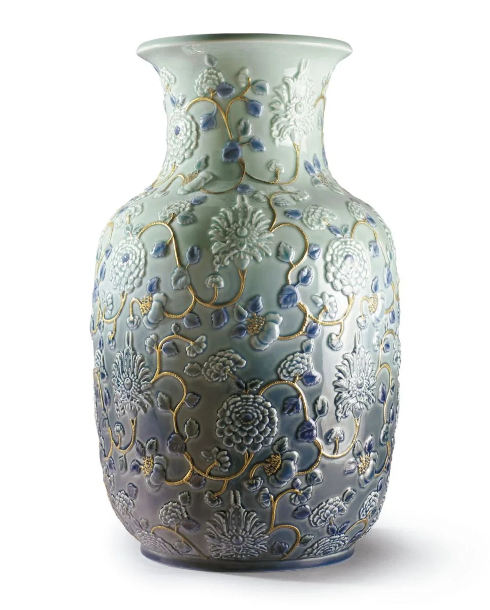 Peonies Vase. Golden Lustre by Lladro — Porcelain Figurine