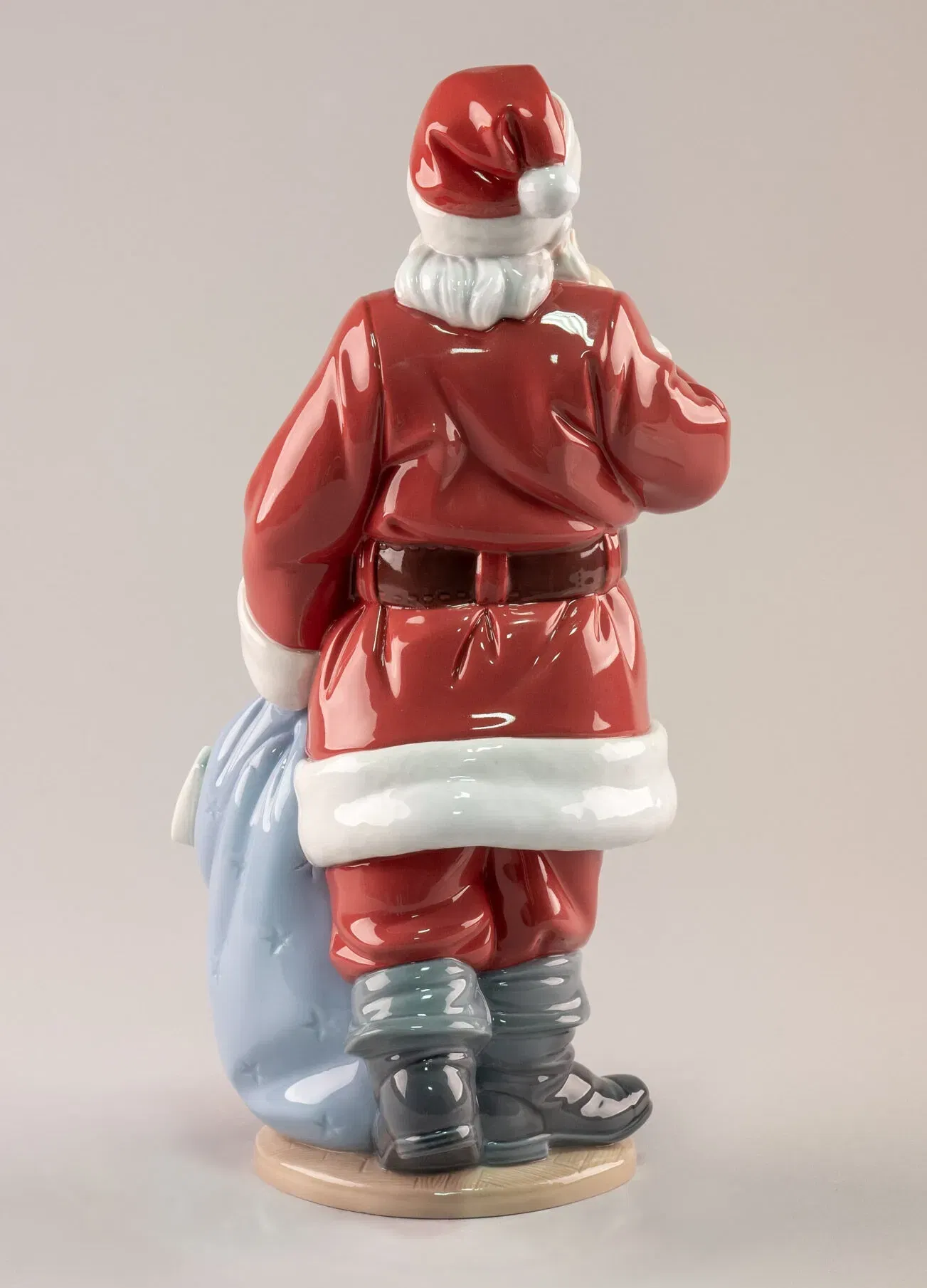 Porcelain Santa Claus sculpture by Lladro | Handcrafted Spanish