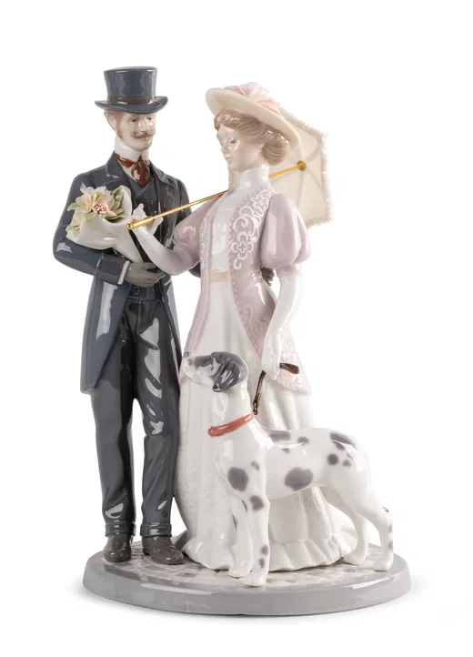 A romantic stroll Sculpture by Lladro