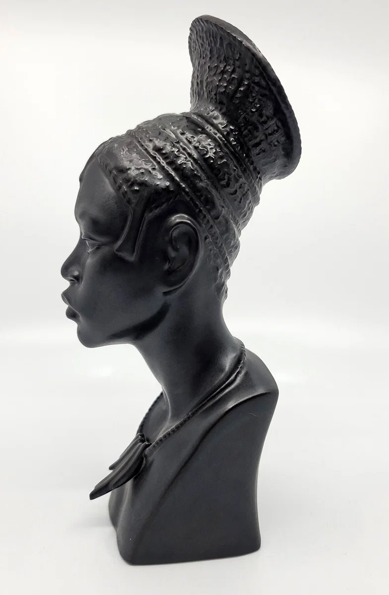 HEAD OF CONGOLESE WOMAN by Lladro