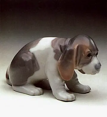 Lladro - Beagle Puppy Sitting 1969-90