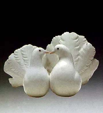 Lladro's Couple Of Doves — Porcelain Figurine Couple Of Doves by Lladro — Porcelain Figurine