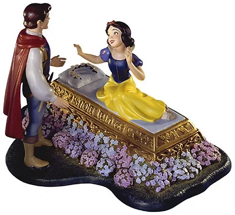 Snow White And Prince A Kiss Brings Love Anew by WDCC Disney Classics — Porcelain Figurine