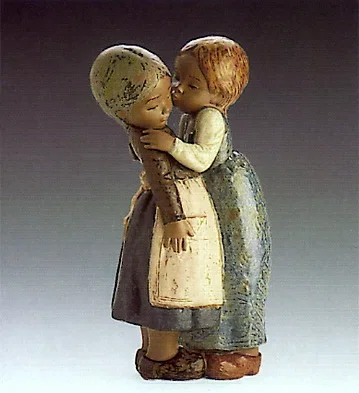The Little Kiss 1978-85 by Lladro — Porcelain Figurine