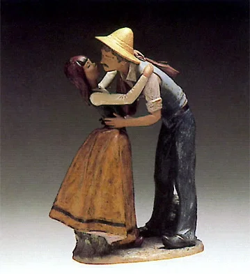 Kissing Father 1980-81 by Lladro — Porcelain Figurine