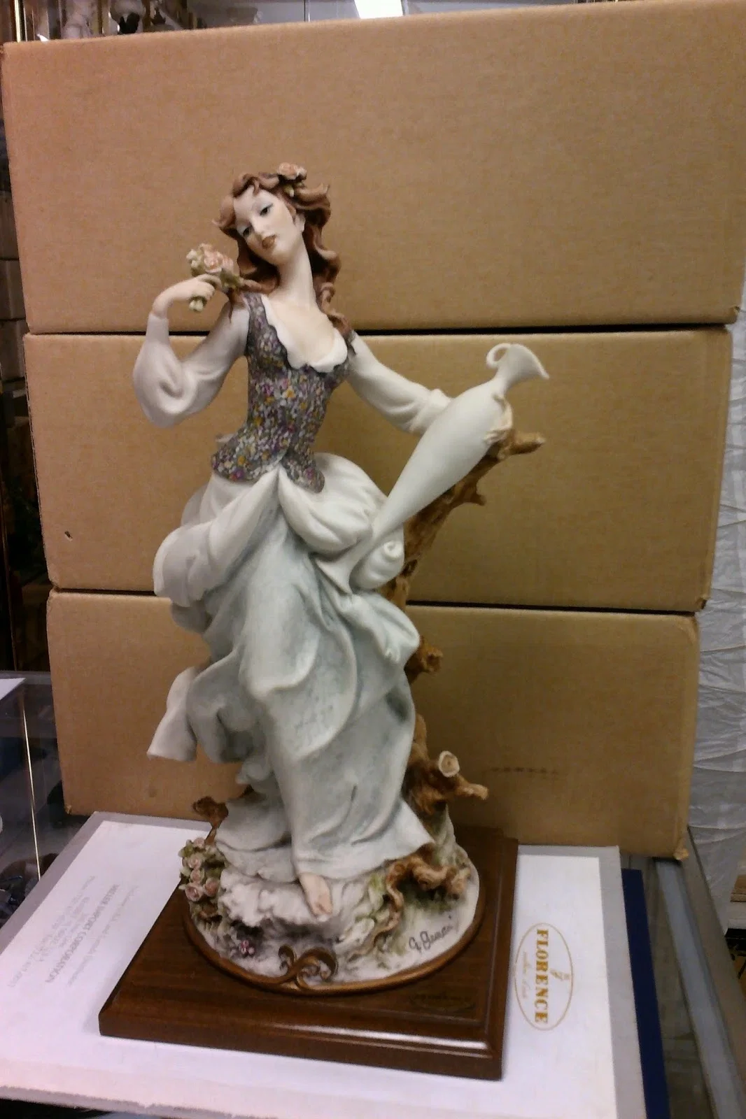Lady With Amphora by Giuseppe Armani — Sculpture