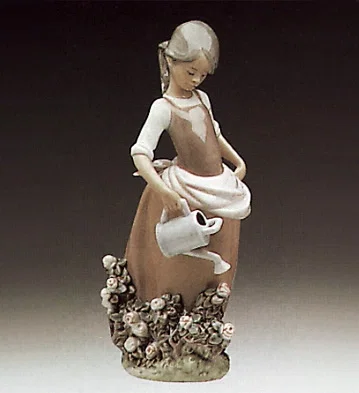 Girl With Watering Can 1977-88 by Lladro — Porcelain Figurine