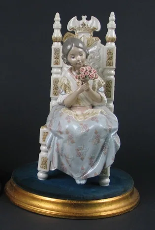 Attentive Valencian Girl 1982-97 by Lladro — Porcelain Figurine