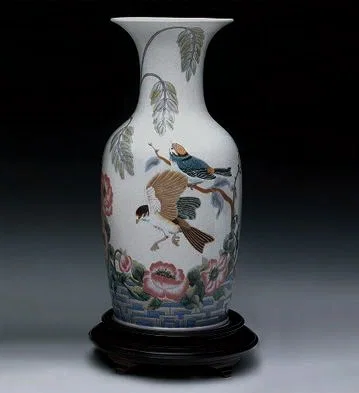 Rose Garden Vase 1989-00 Le300 by Lladro — Porcelain Figurine
