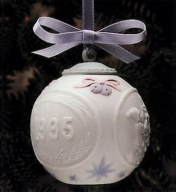 Christmas Ball 1995 Ornament by Lladro — Porcelain Figurine