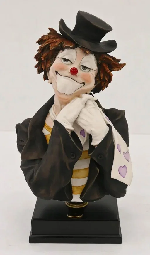 Clown In Love - by Giuseppe Armani — Sculpture