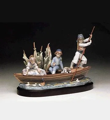 Valencian Cruise 1991-98 by Lladro — Porcelain Figurine
