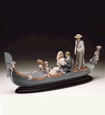 Venice Vows Le1500 1991-98 by Lladro — Porcelain Figurine