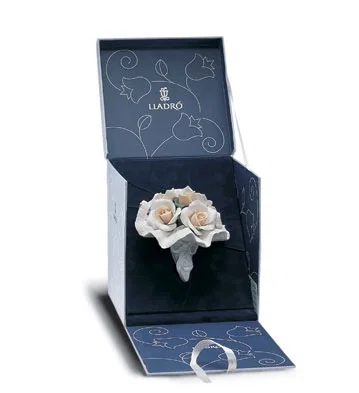 Bridal Bouquet le2000 1999-01 by Lladro — Porcelain Figurine