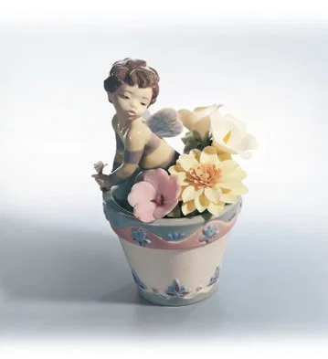 Bumblebee Fantasy Le2000 1999-2002 by Lladro — Porcelain Figurine