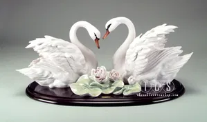 Giuseppe Armani - Two Swans & Flowers