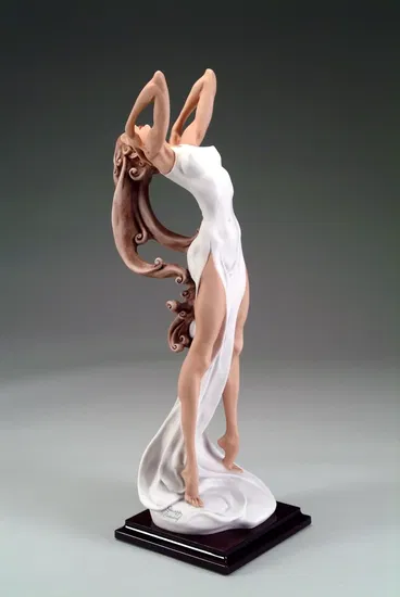 Giuseppe Armani - Stretching Beauty