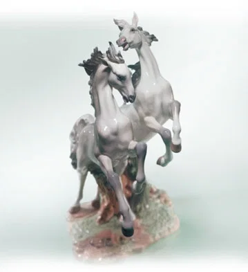 Free As A Wind Le1500 2000-C by Lladro — Porcelain Figurine