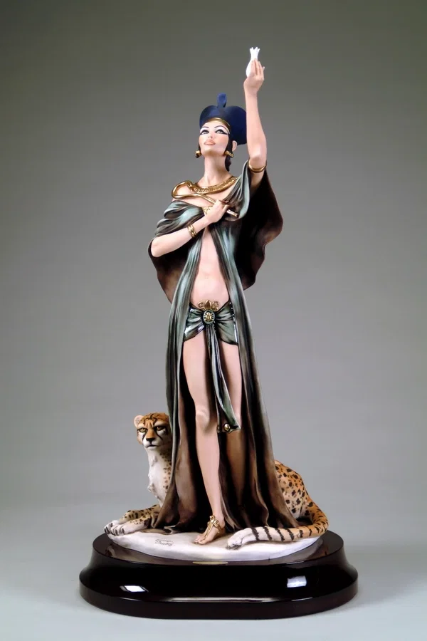 Nefertiti by Giuseppe Armani — Sculpture