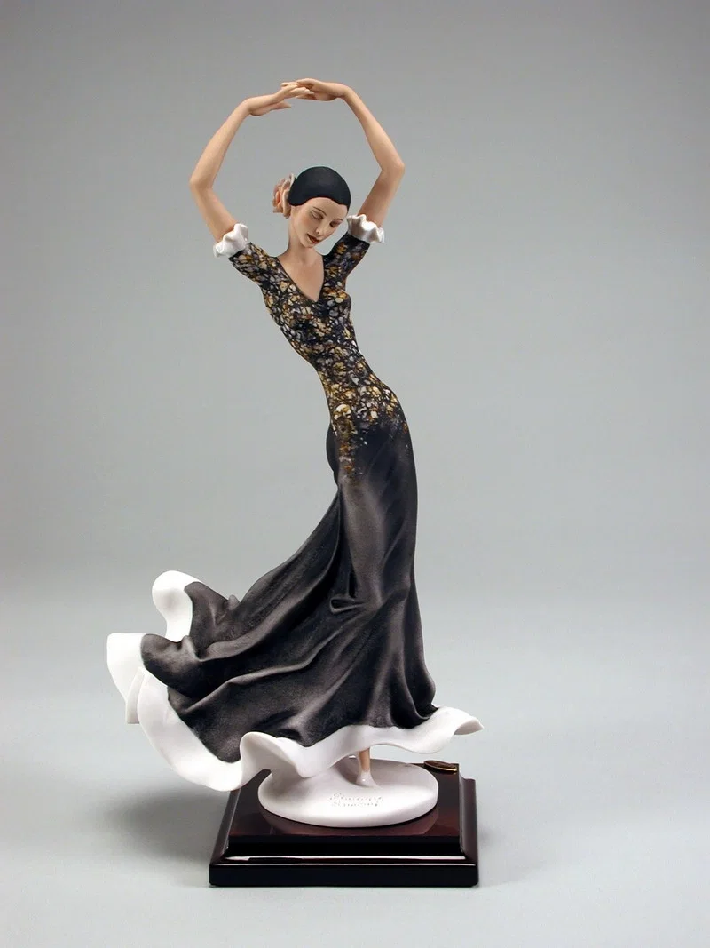 Esperanza 2006 Member's Only Figure by Giuseppe Armani — Sculpture