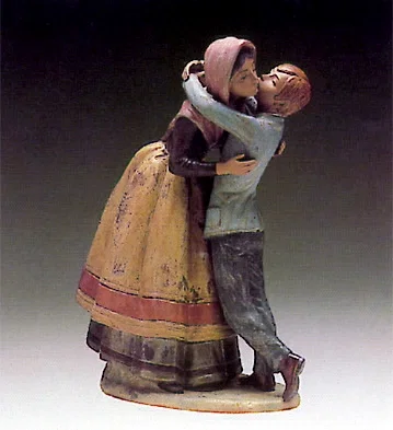 Kissing The Mother 1980-81 by Lladro — Porcelain Figurine