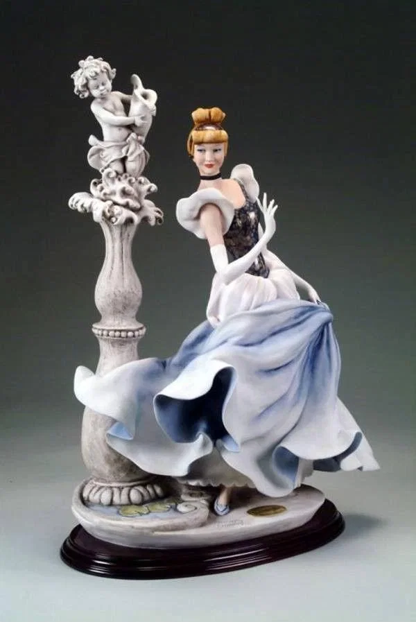 Cinderella At The Fountain - Ltd. Ed. 500 by Giuseppe Armani — Sculpture