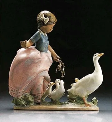 Hurry Now 1995-2000 by Lladro — Porcelain Figurine