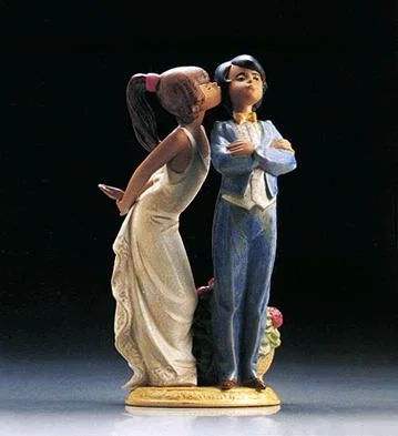 Lets Make Up 1994-99 by Lladro — Porcelain Figurine