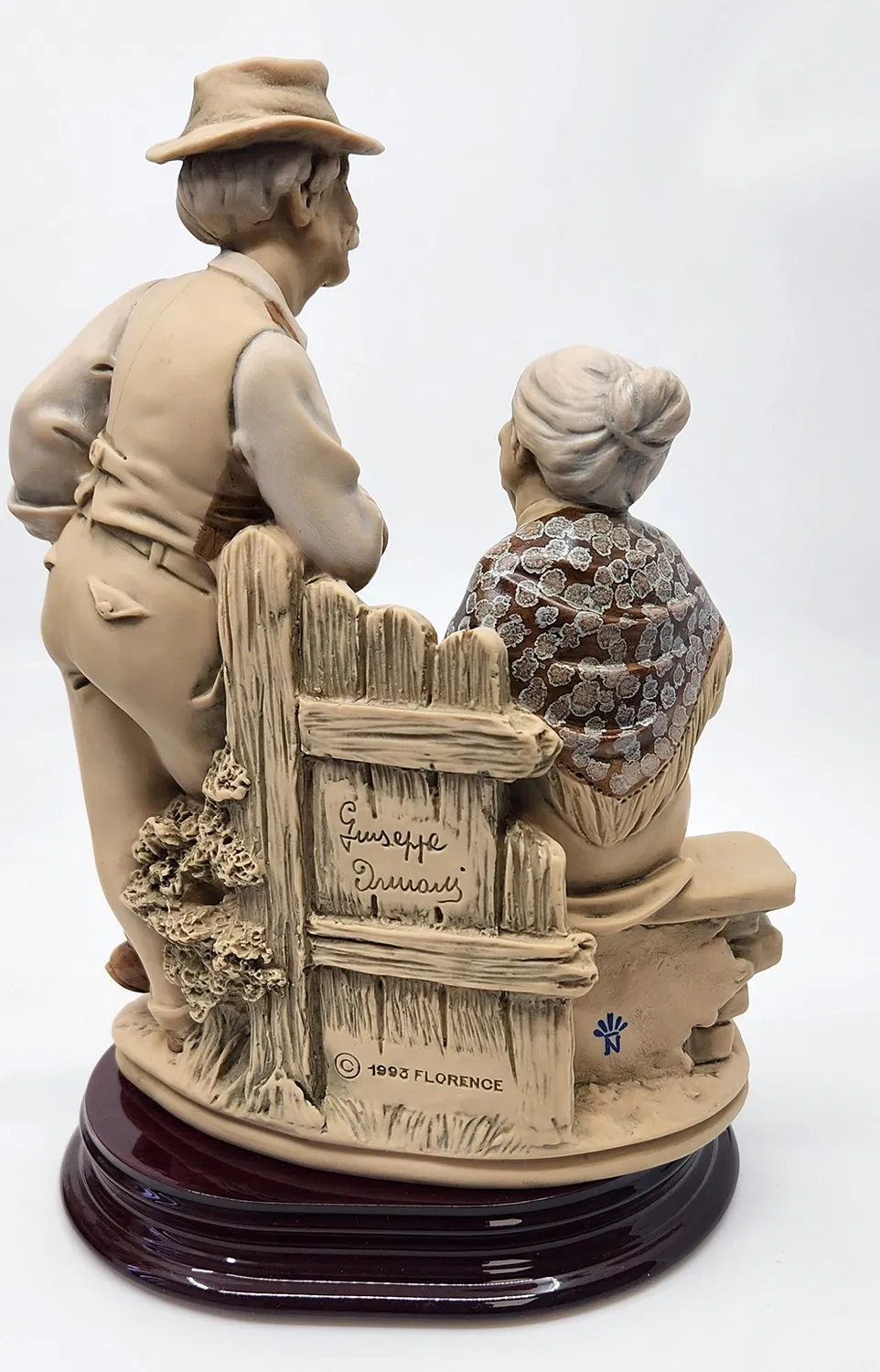 Old Couple Talking by Giuseppe Armani | Elegant Porcelain Figurine