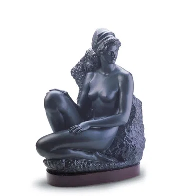 Classic Beauty Le500 1987 by Lladro — Porcelain Figurine