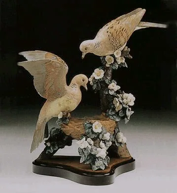 Turtle Dove Nest Le 1200  1980-94 by Lladro — Porcelain Figurine