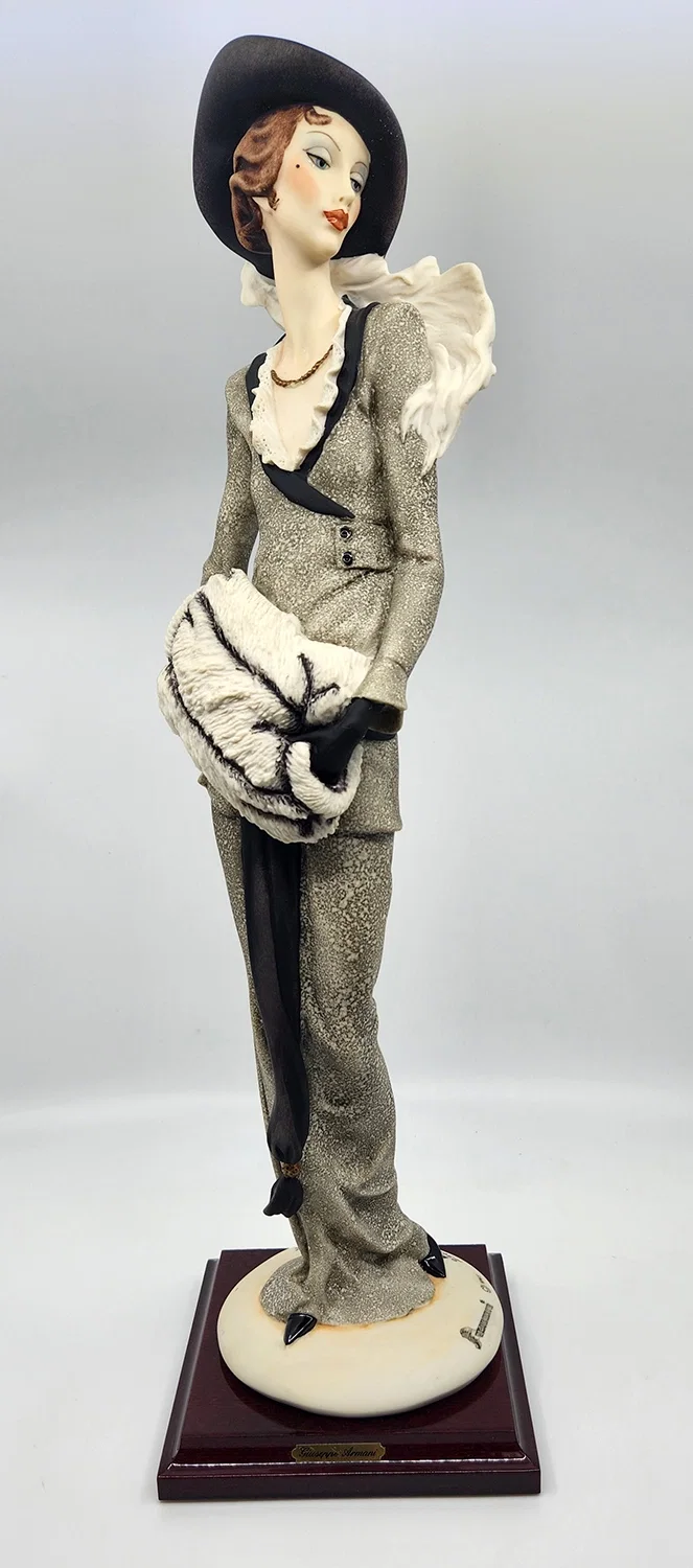 The Muff Signed By Giuseppe Armani by Giuseppe Armani — Sculpture