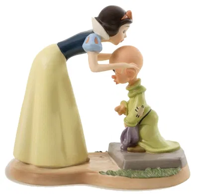 WDCC Disney Classics - Snow White And Dopey A Sweet Send Off