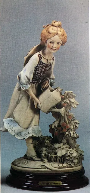 Watering by Giuseppe Armani | Elegant Porcelain Figurine - 466T