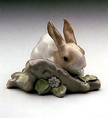 Rabbit Eating Brown 1971-98 by Lladro — Porcelain Figurine