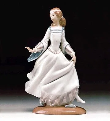 Cinderella 1972-98 by Lladro | Porcelain Figurine Cinderella 1972-98 by Lladro | Porcelain Figurine