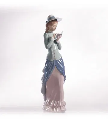 Lladro - Readin2 - Open Box