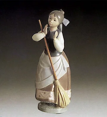 Clean Sweep 1980-85 by Lladro — Porcelain Figurine