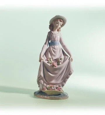 Flower Curtsey 1979-04 by Lladro — Porcelain Figurine